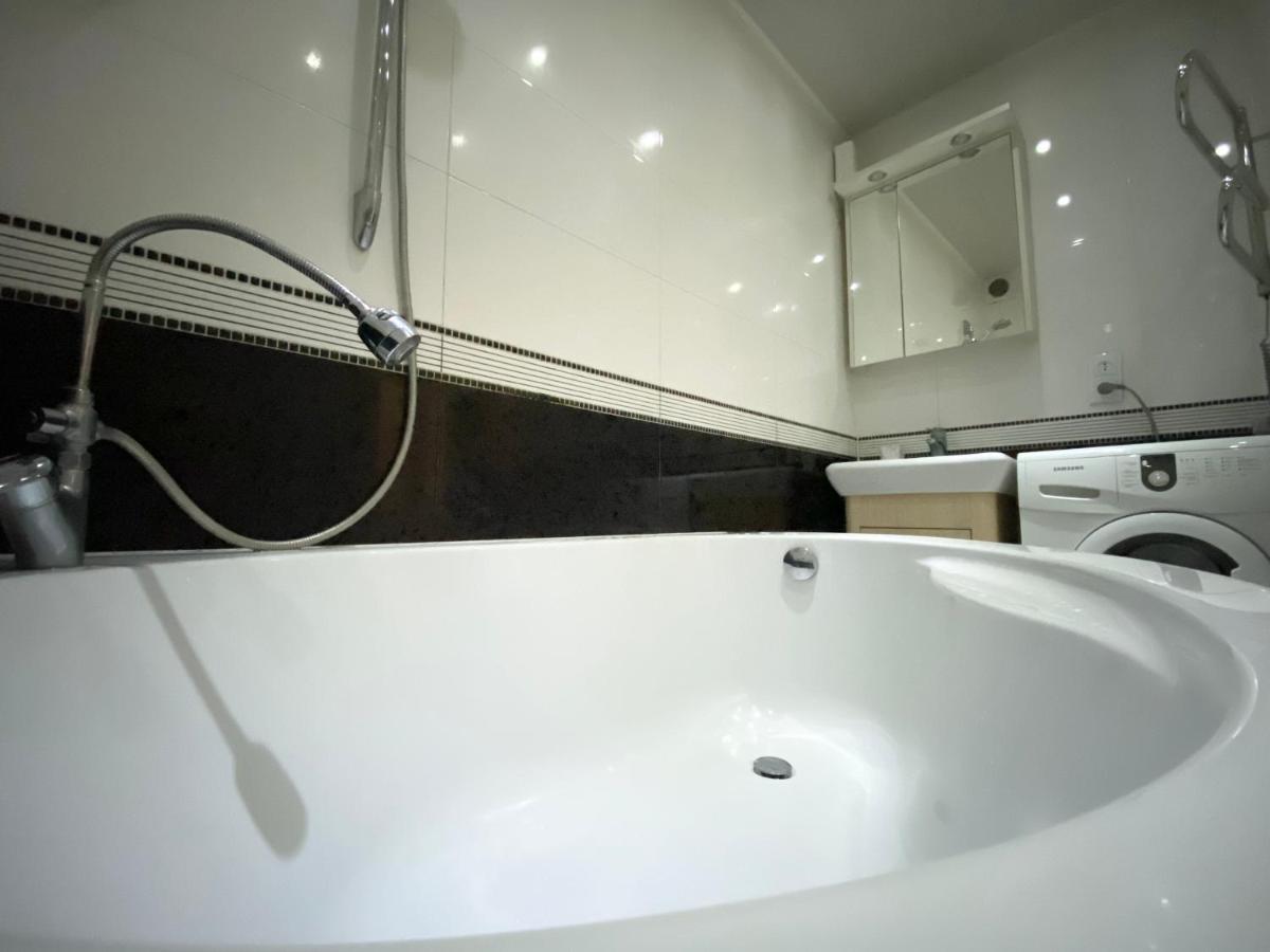 דנייפרופטרובסק Beautiful 1-Bedroom Near Most City Center מראה חיצוני תמונה